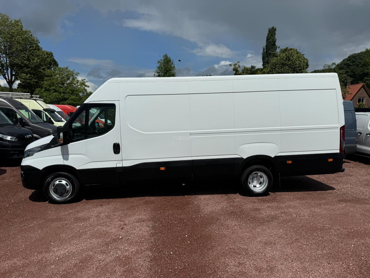 Iveco Daily - 35C17V 3.0 170PK 410 L4H2 Airco - AutoWereld.nl