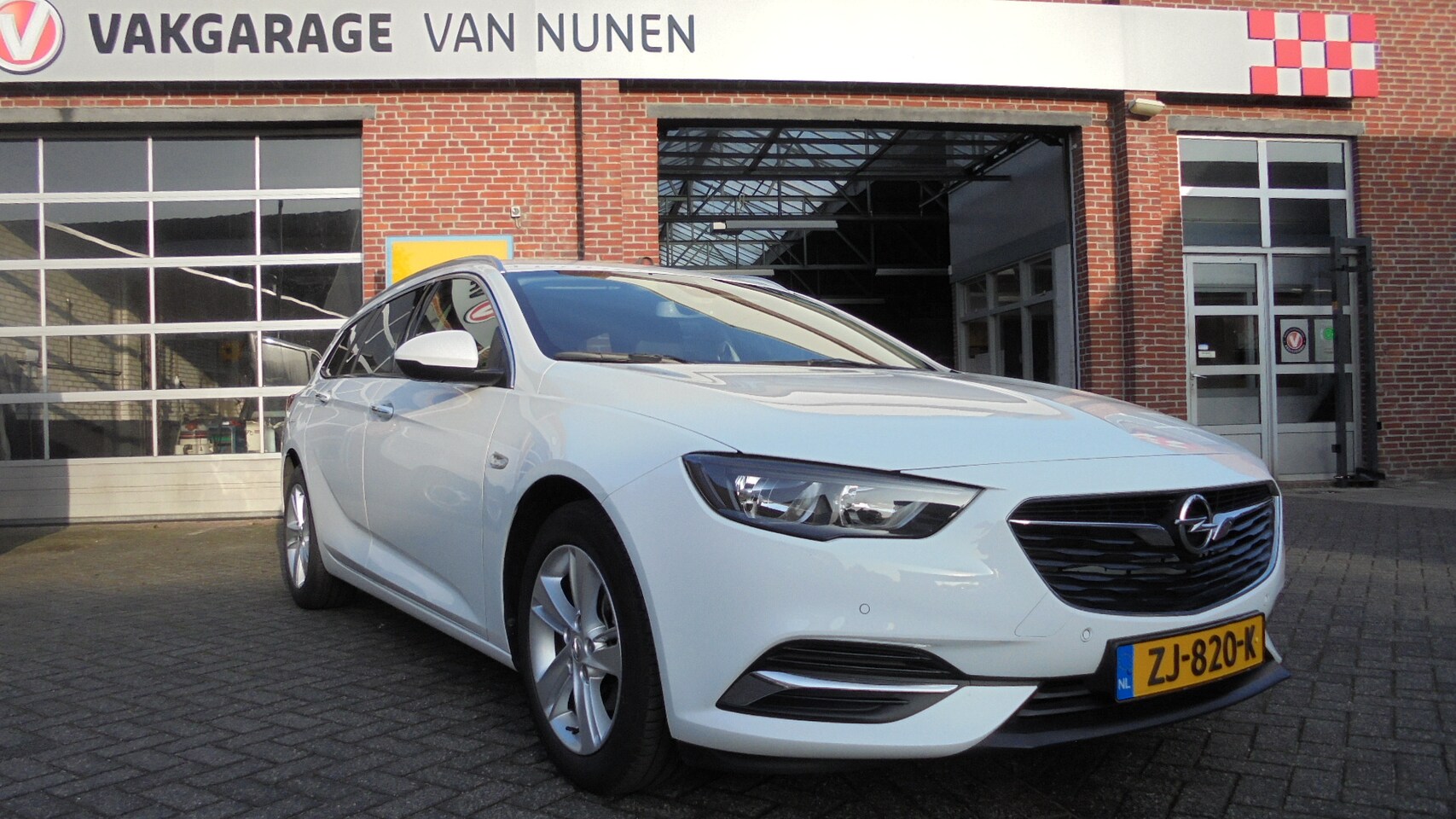 Opel Insignia Sports Tourer - 1.5 Turbo 165pk Aut Business Executive||Rijklaar|| - AutoWereld.nl