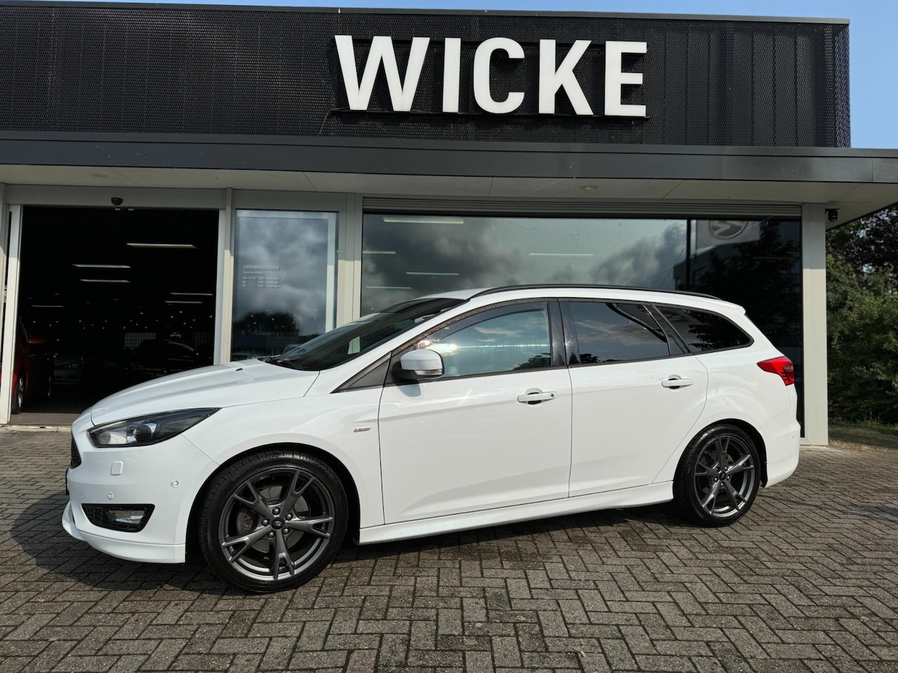 Ford Focus Wagon - 1.5 ST-Line 150 PK Navigatie PDC Clima Cruise control - AutoWereld.nl