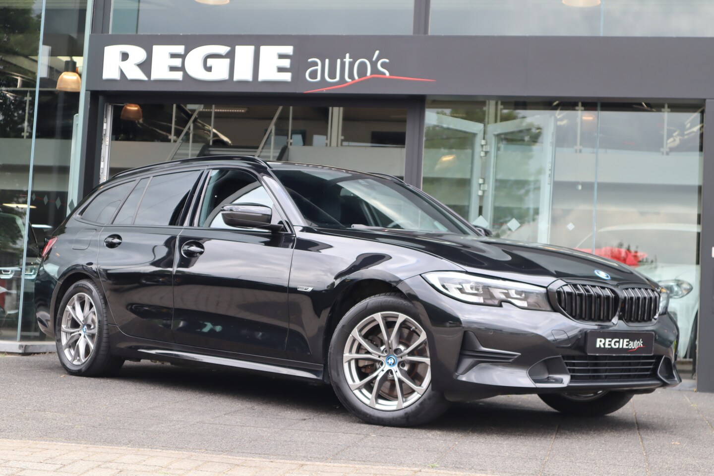 BMW 3-serie Touring - 320e xDrive Sport-Line Shadow Navi LED - AutoWereld.nl