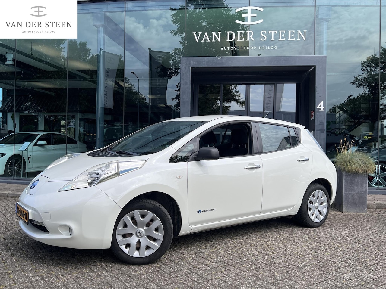 Nissan LEAF - Acenta 24 kWh Achteruitrijcamera | Navigatie - AutoWereld.nl