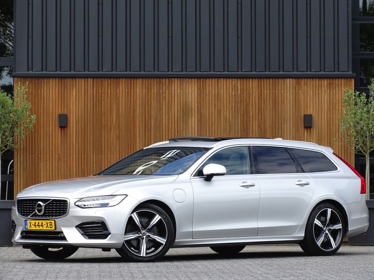 Volvo V90 - T8 408PK / R-design / LED - AutoWereld.nl