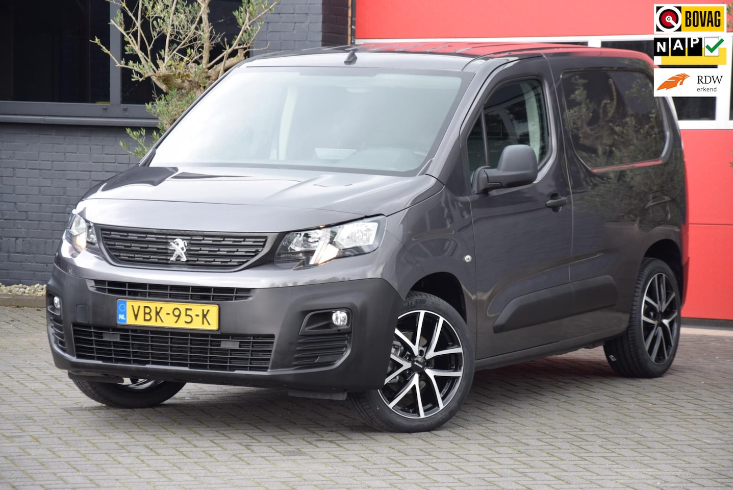 Peugeot Partner - VAN 1.6 BlueHDI Pro 2019 3 Persoons Carplay / Mirror link Airco Cruise control - AutoWereld.nl