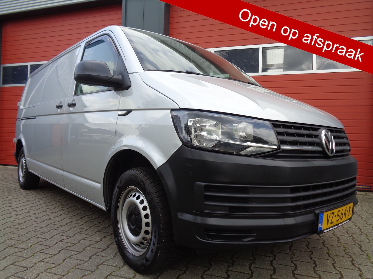 Volkswagen Transporter - 2.0 TDI L2H1 Comfortline 2.0 TDI L2H1 Comfortline,Airco,Cruise,Trekhaak! - AutoWereld.nl