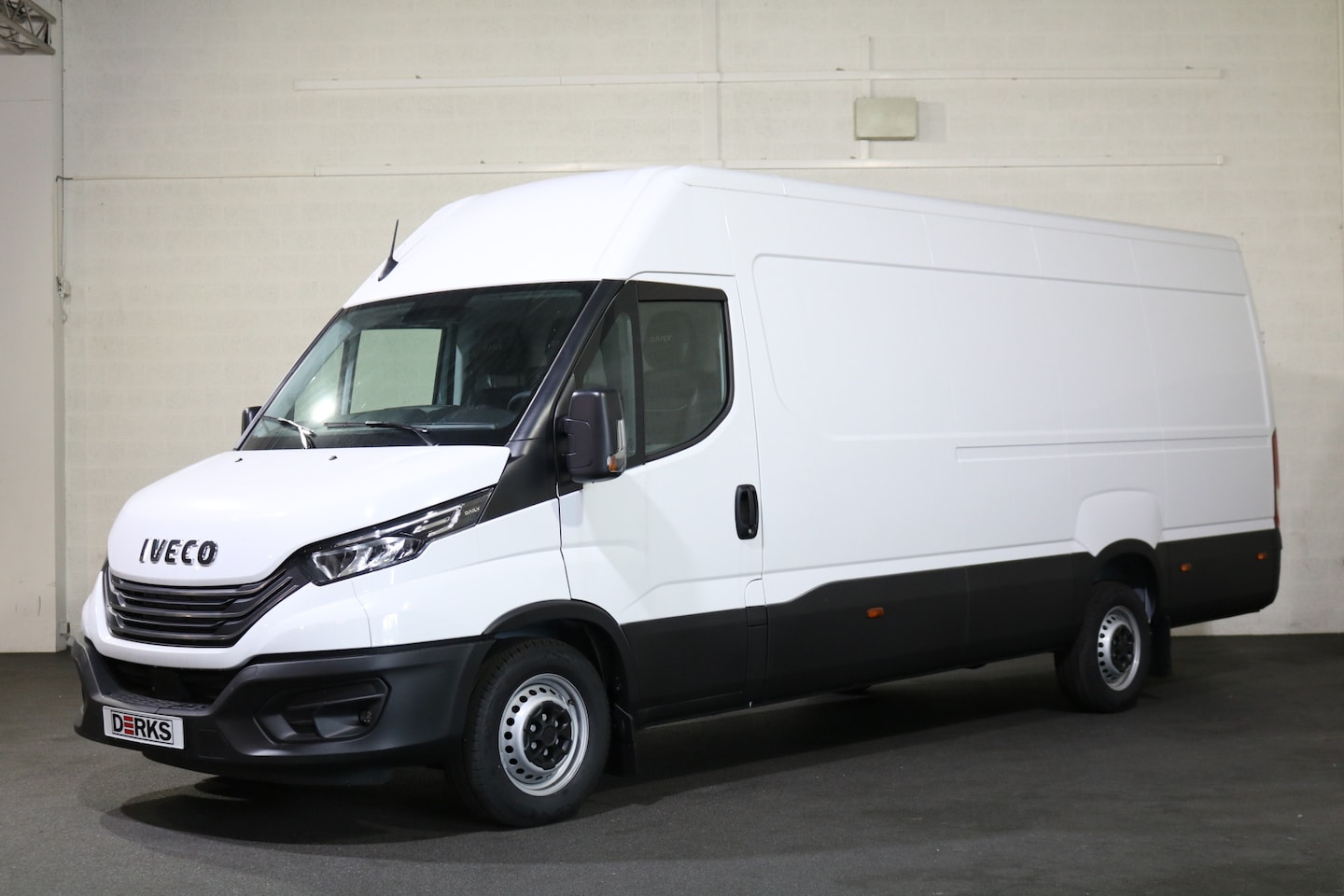 Iveco Daily - 35S18 3.0 L4 H2 Hi-Matic Airco Navigatie Camera 270Gr Deuren - AutoWereld.nl