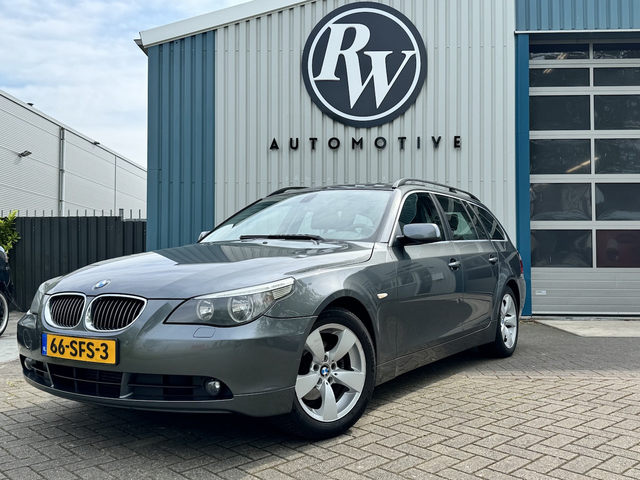 BMW 5-serie Touring - 525d Leder / Gr Navi / Pano / afn trekhaak / Stoelverw / Zeer goed rijdende auto! / Blueto - AutoWereld.nl