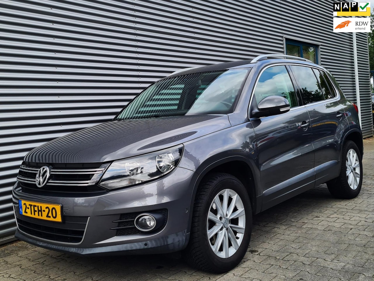 Volkswagen Tiguan - 1.4 TSI Sport&Style 01-2014 Antr. Grijs Metallic - AutoWereld.nl