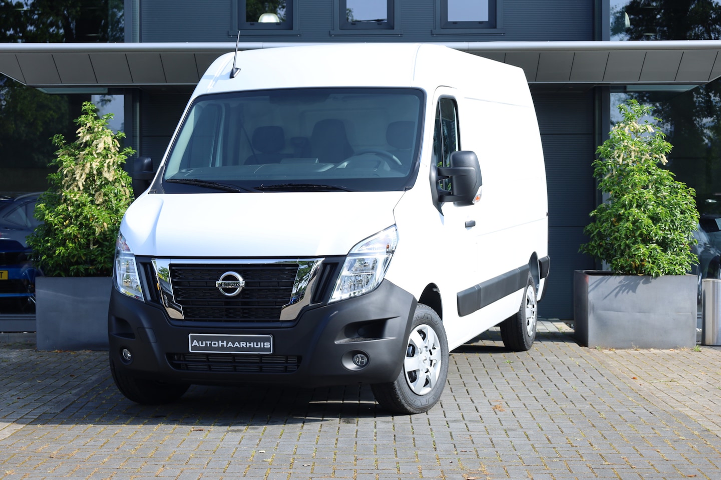 Nissan Interstar - 2.3 dCi L2H2 N-Connecta | Airco | Navi | Cruise | Camera | 5 jr garantie - AutoWereld.nl