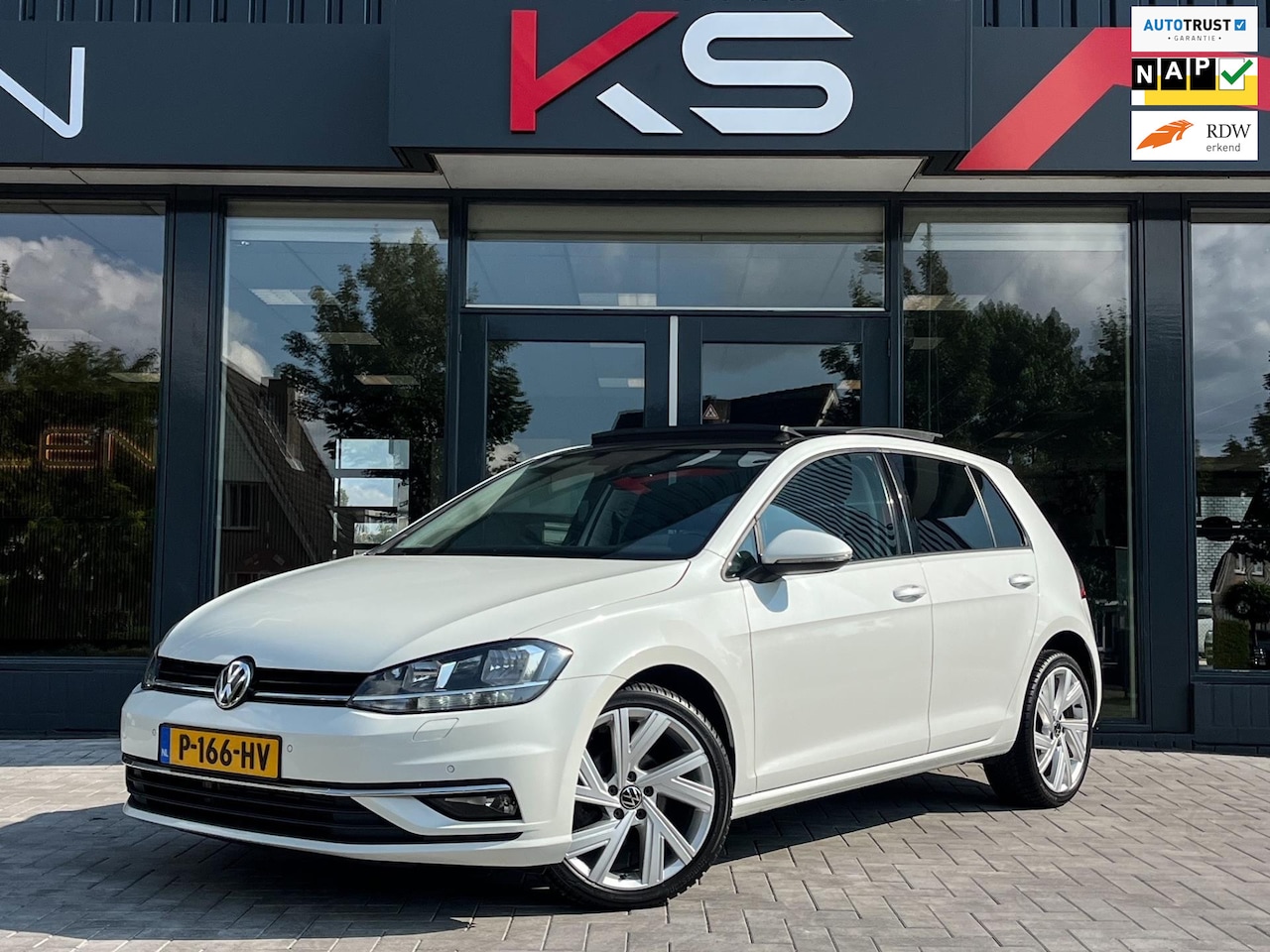 Volkswagen Golf - 7.5 1.0 TSI 110pk Pano Navi Led 18inch - AutoWereld.nl