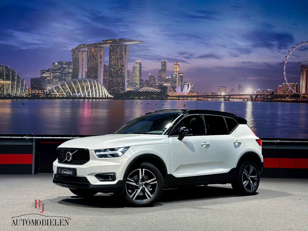 Volvo XC40 - 2.0 T5 AWD R-Design PilotAssist|Trekhaak|Camera|Pano| - AutoWereld.nl