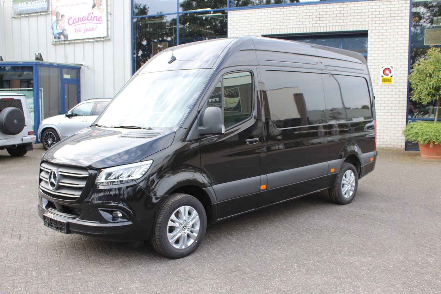 Mercedes-Benz Sprinter - 319 CDI L2H2 LED, 3500 kg Trekhaak, MBUX met Apple Carplay / Android Auto - AutoWereld.nl