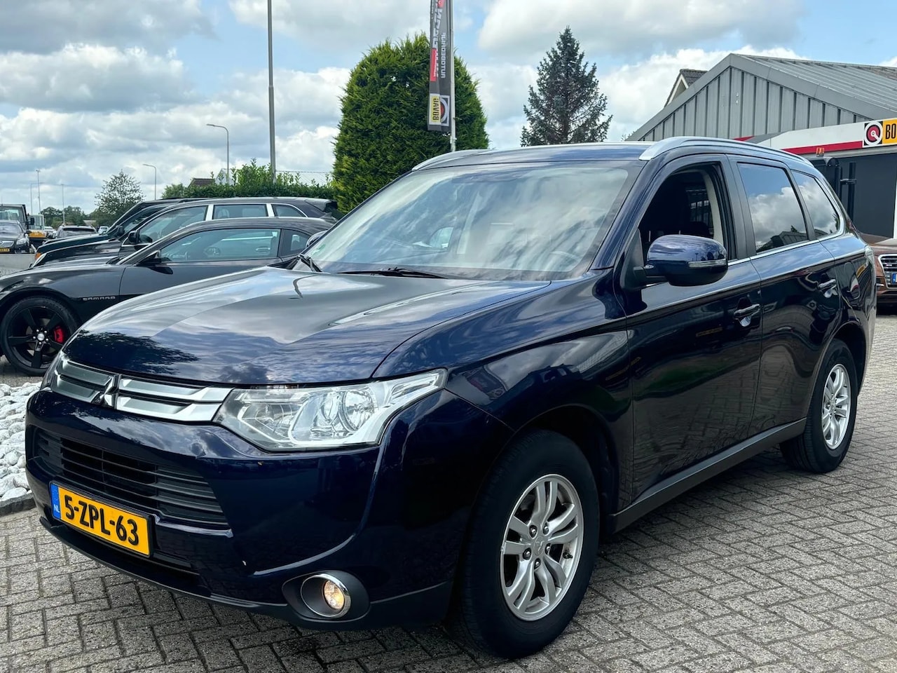 Mitsubishi Outlander - 2.0 Benzine 2015 7-Persoons Automaat Trekhaak - AutoWereld.nl