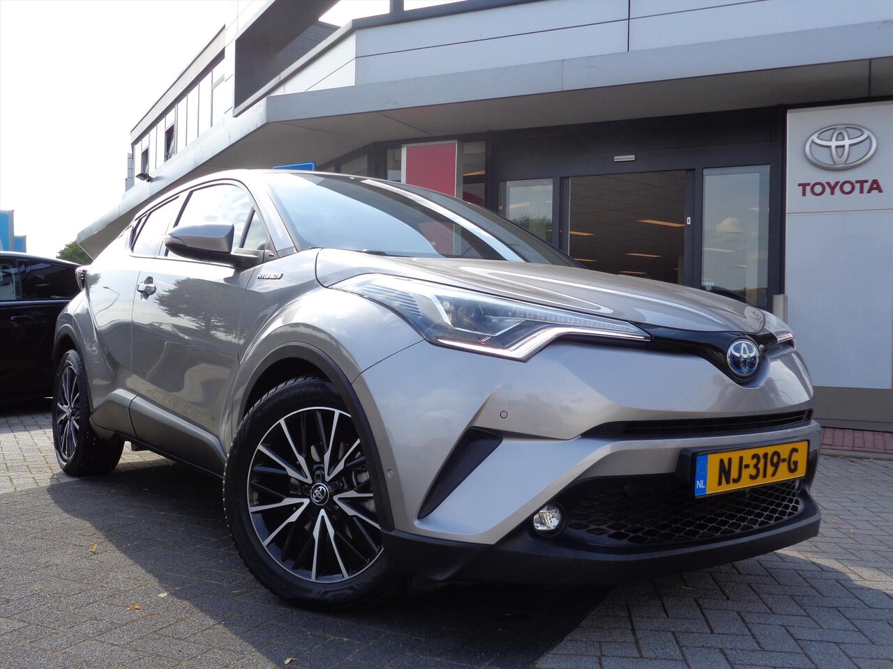 Toyota C-HR - 1.8 Hybrid 122pk CVT Premium | Stoelverwarming Voorstoelen |Verwarmbaar Stuurwiel | - AutoWereld.nl