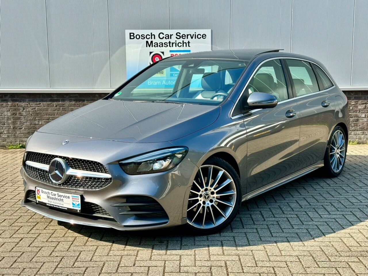 Mercedes-Benz B-klasse - 200 AMG | Panorama | LED | Camera | 19" | DAB+ | Dealer onderhouden | 1ste Eigenaar | - AutoWereld.nl