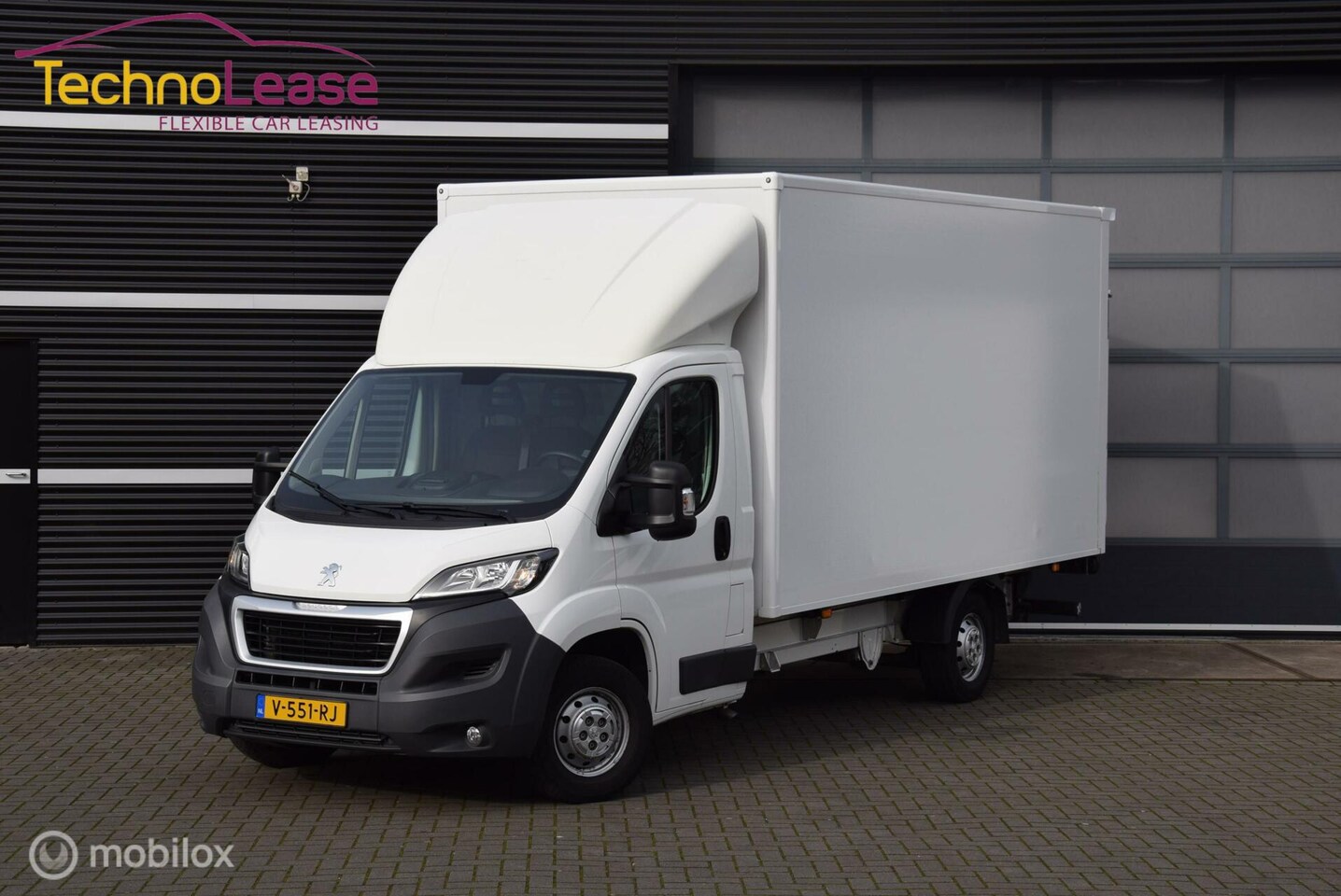 Peugeot Boxer - Bestel 335 2.0 BlueHDI Bakwagen + laadlift - AutoWereld.nl