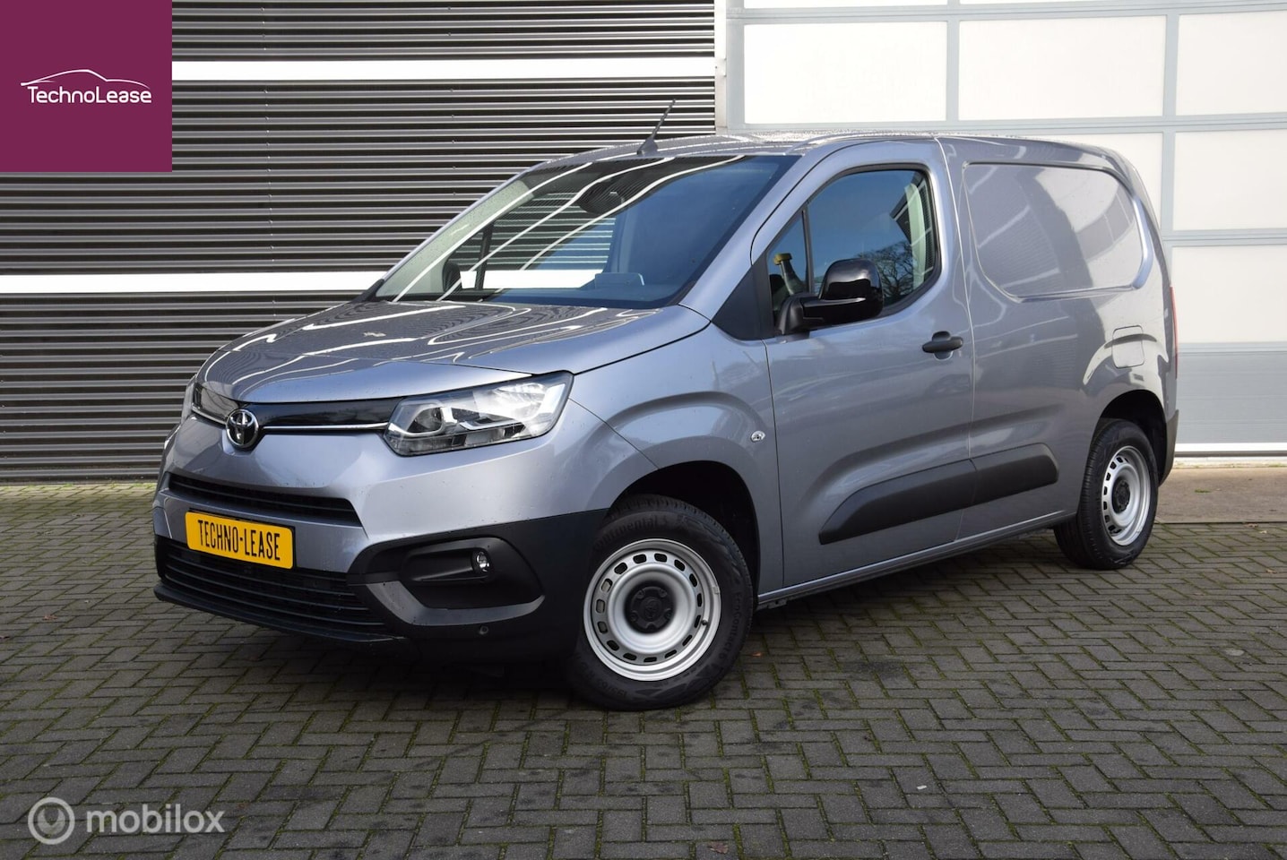 Toyota ProAce City - 1.2 Turbo Live 81kW Bijrijdersbank Navigatie Premium pakket - AutoWereld.nl