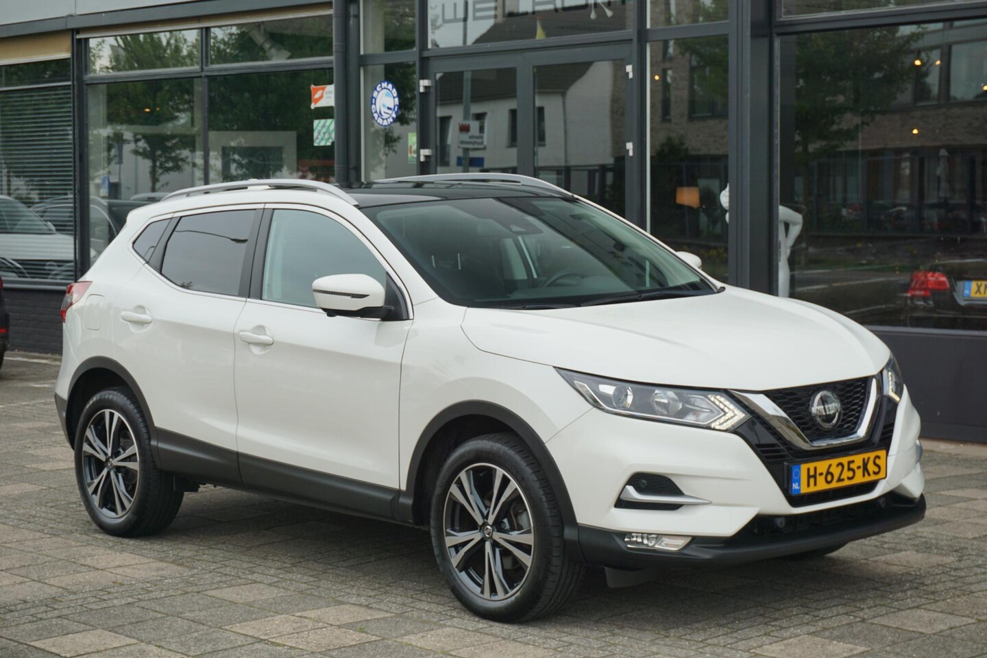 Nissan Qashqai - 1.3 DIG-T N-Connecta | panoramadak | eerste eigenaar - AutoWereld.nl