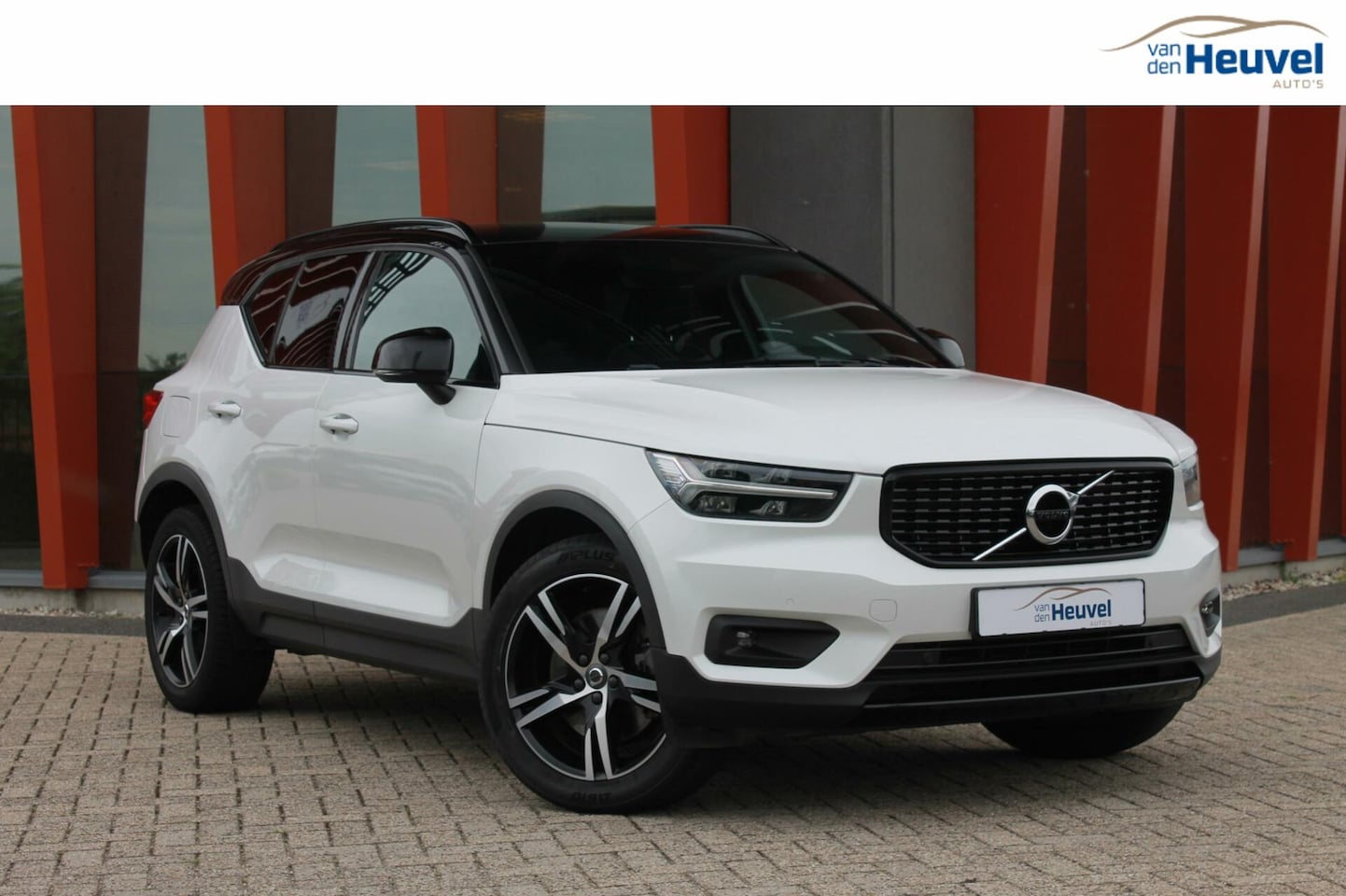 Volvo XC40 - T5 Recharge R-Design | Parkeercamera | Keyless - AutoWereld.nl