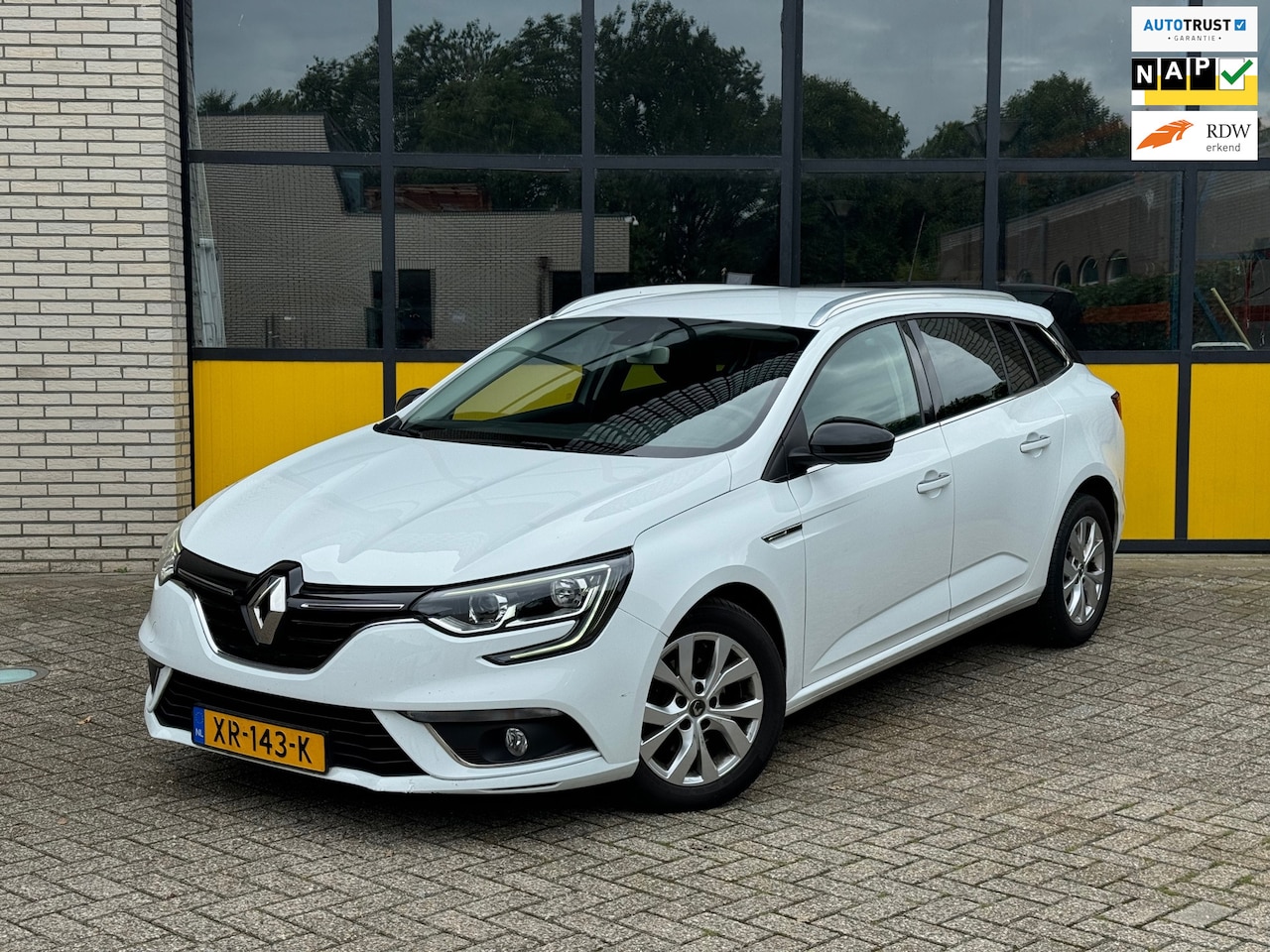 Renault Mégane Estate - 1.3 TCe Limited 1.3 TCe Limited, Trekhaak, Handsfree sleutel & Navigatie - AutoWereld.nl