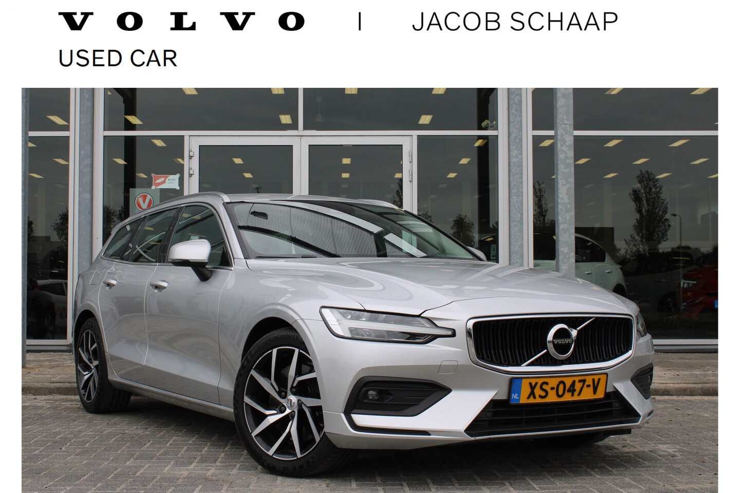 Volvo V60 - 2.0 T5 Momentum Pro / AppleCarplay / Verw. Voorstoelen / PDC V + A / 18" LMV - AutoWereld.nl