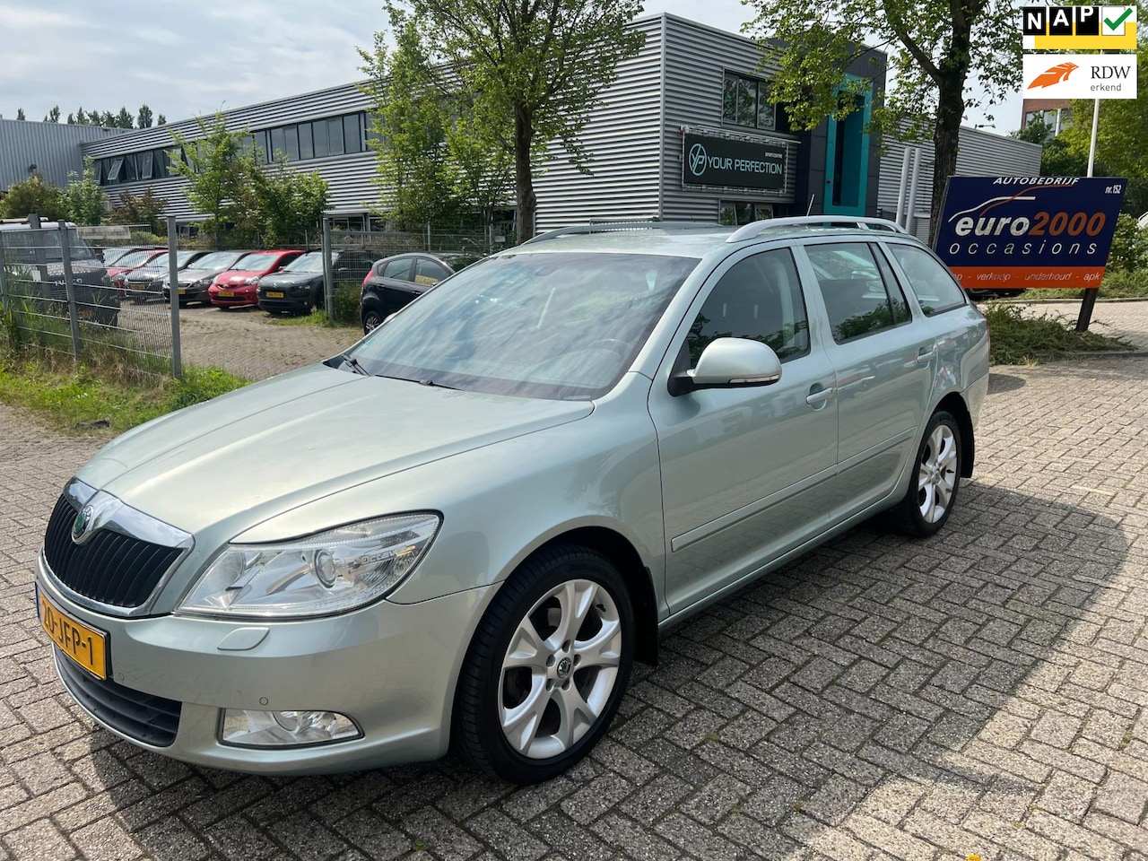 Skoda Octavia Combi - 1.4 TSI Business - NAVIGATIE - TREKHAAK ! - AutoWereld.nl