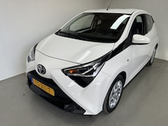 Toyota Aygo - 1.0 VVT-i x-play Apple Carplay Camera NAP