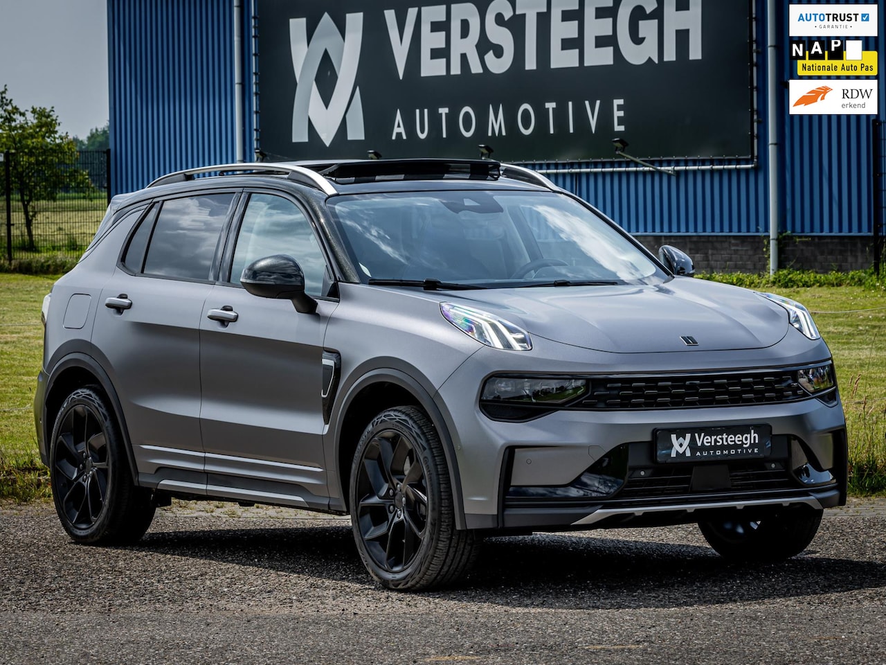 Lynk & Co 01 - 1.5 Plug-In Hybrid 262pk | Satin Dark Grey | Blacked Out - AutoWereld.nl