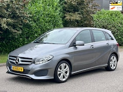 Mercedes-Benz B-klasse - 180 Business Solution AMG Automaat*Achteruit Camera*Navi*Stoelverwarming*Cruise*Clima*Park