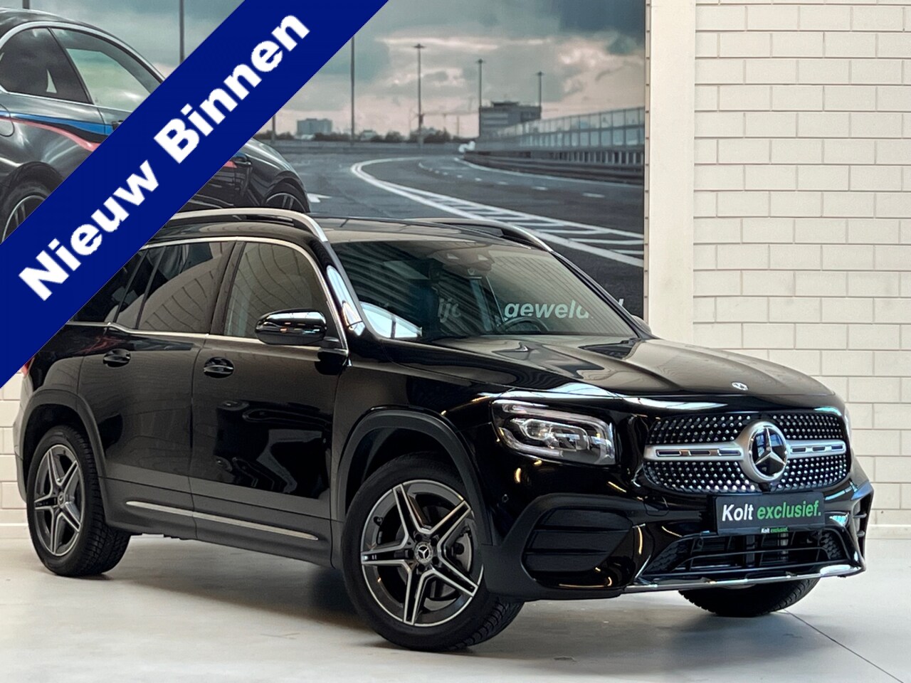 Mercedes-Benz GLB - 250 AMG Line 224 PK / Automaat / Panoramadak / AMG Leder Sport Stoel Pakket / 19" LM Velge - AutoWereld.nl