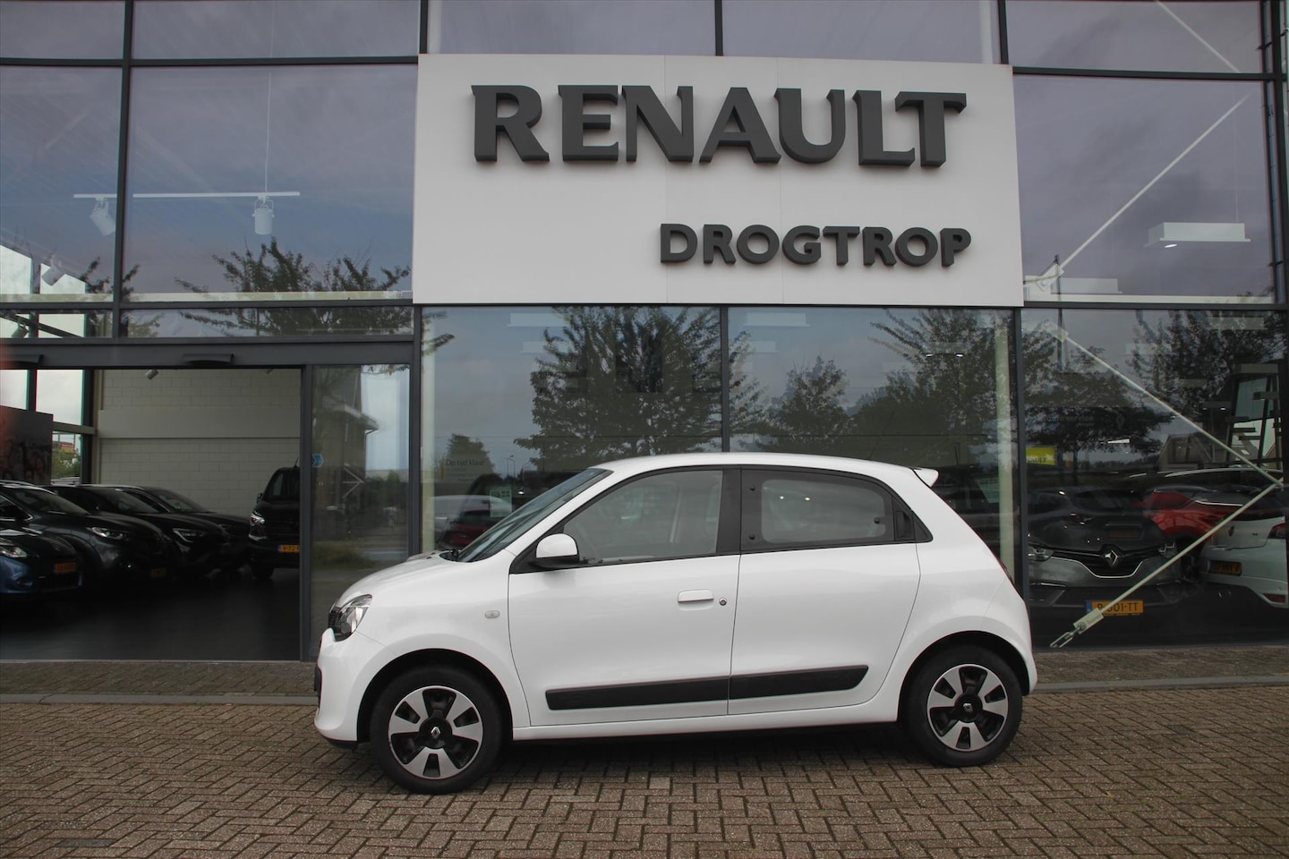 Renault Twingo - 70PK-COLLECTION-47DKM-AIRCO-CRUISE-BLUETOOTH- - AutoWereld.nl