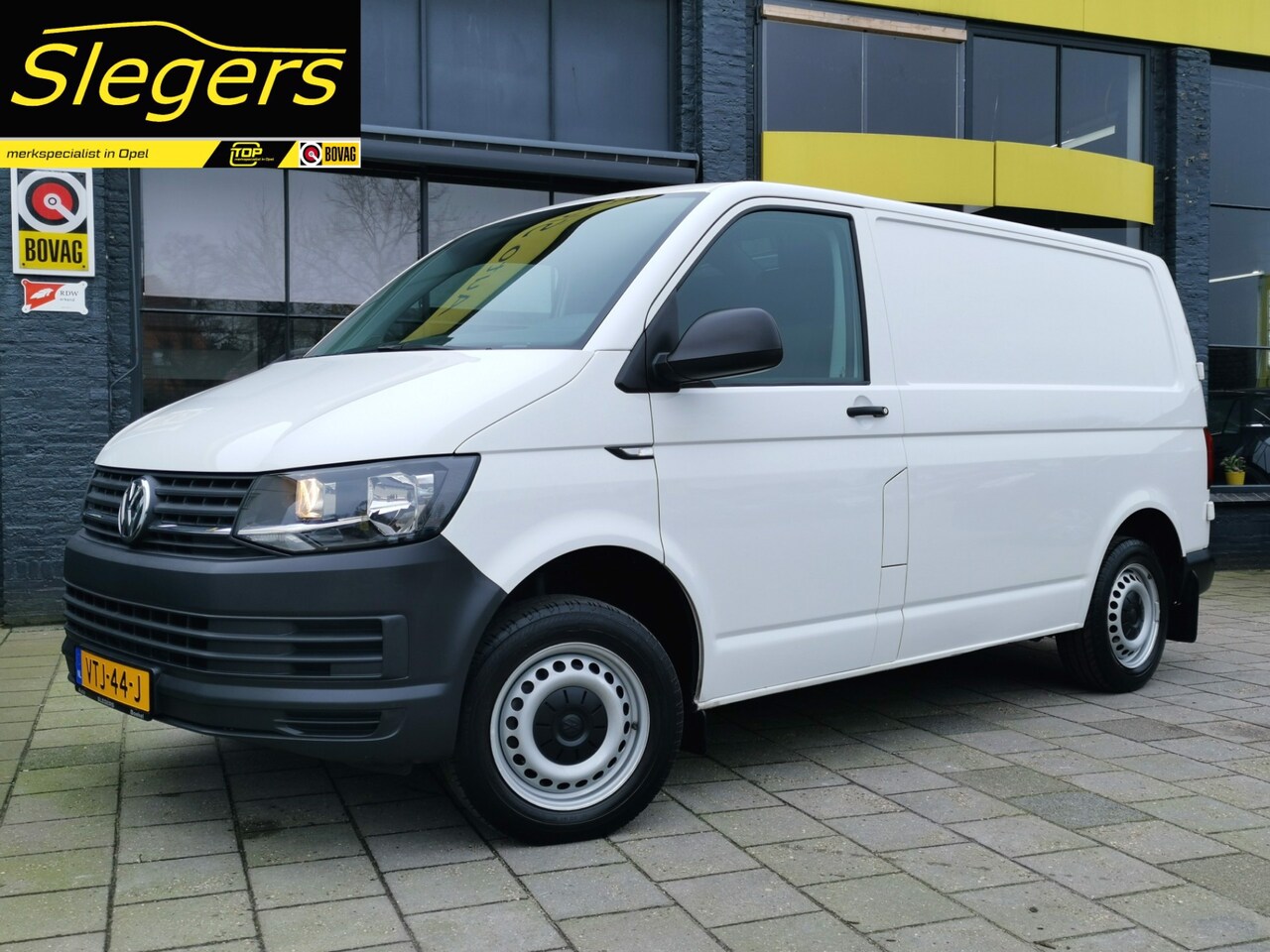 Volkswagen Transporter - 2.0 TDI L1H1 Trendline I Airco I Cruise Control I Schuifdeur I Bank I Parksensor I Vloer + - AutoWereld.nl