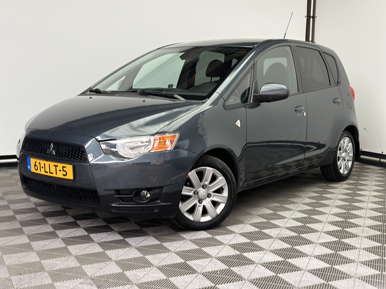 Mitsubishi Colt - 1.3 Edition Two 5-drs Airco LM16" PDC NL Auto - AutoWereld.nl