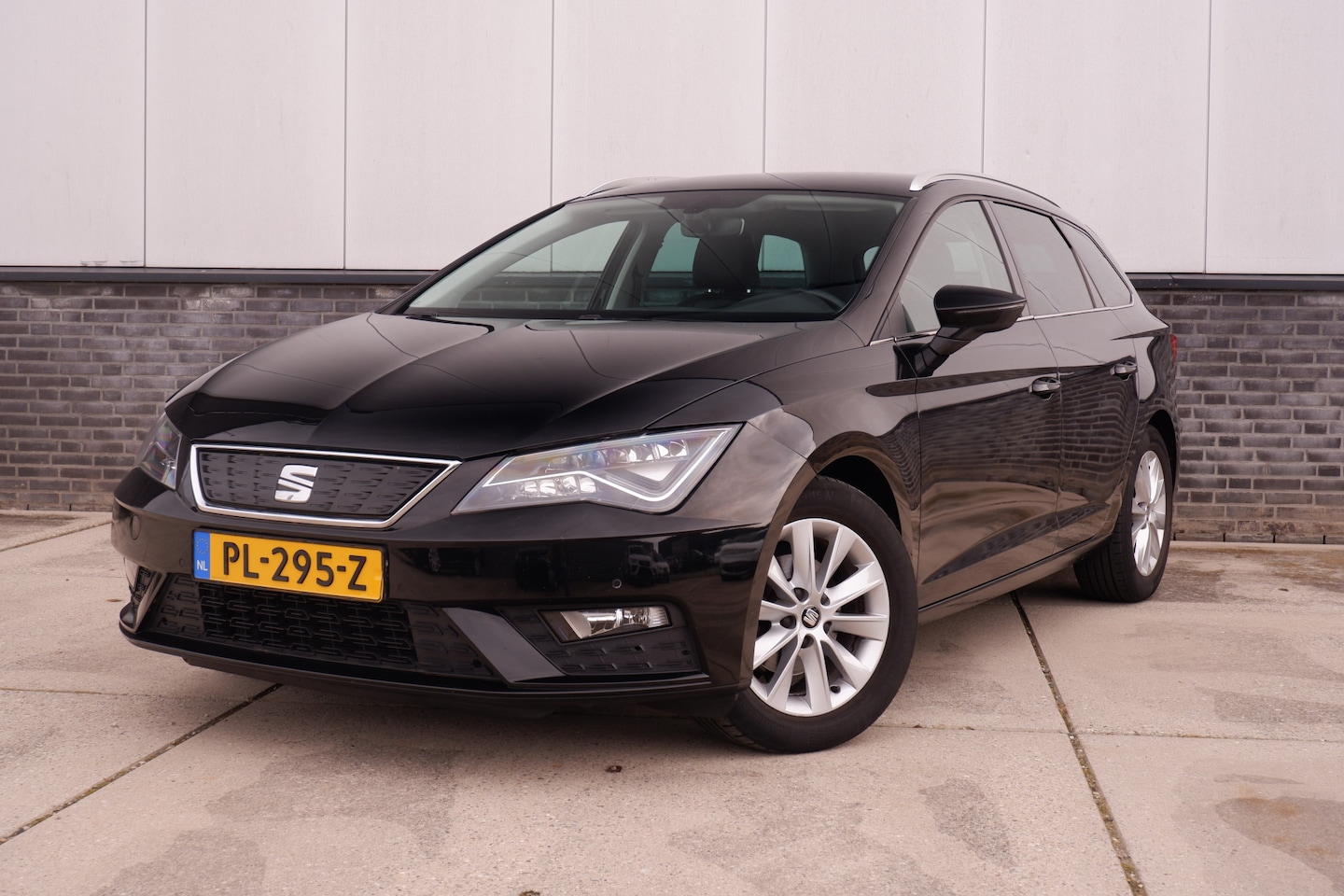 Seat Leon ST - 1.0 EcoTSI Style | LED | Navi | Leder | Carplay | Camera | PDC | Climate - AutoWereld.nl