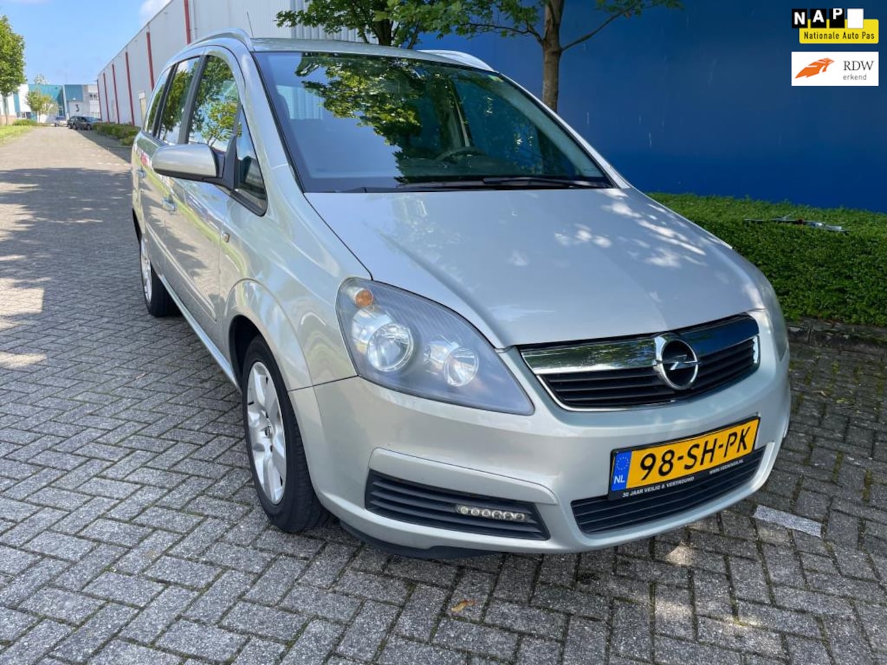 Opel Zafira - 2.0 Enjoy/ Airco, 7 pers, Nap, Trekhaak, Distr.Ketting, Nieuwe APK - AutoWereld.nl