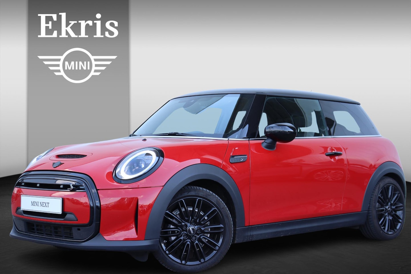 MINI Mini-Electric - Cooper SE Classic + Bsuiness Edition / Navi / Clima / Comfort Access / PDC Achter / Achter - AutoWereld.nl