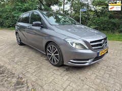 Mercedes-Benz B-klasse - 250 Prestige / panoramadak / trekhaak / standkachel / stoelverwarming / grijs