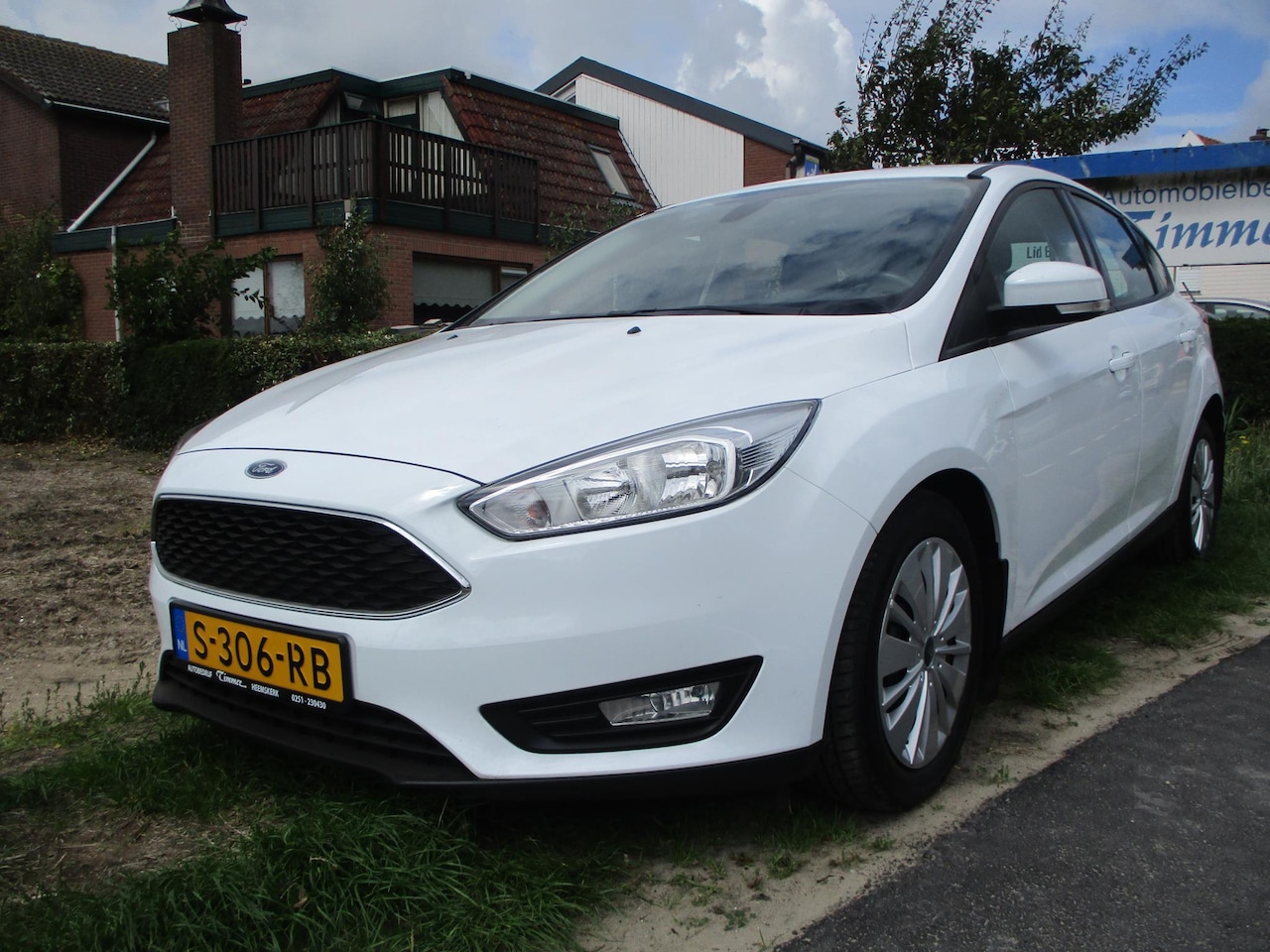 Ford Focus - 1.0 Ecoboost Trend Verwarmde Stoelen + Voorraam - AutoWereld.nl