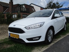 Ford Focus - 1.0 Ecoboost Trend Verwarmde Stoelen + Voorraam