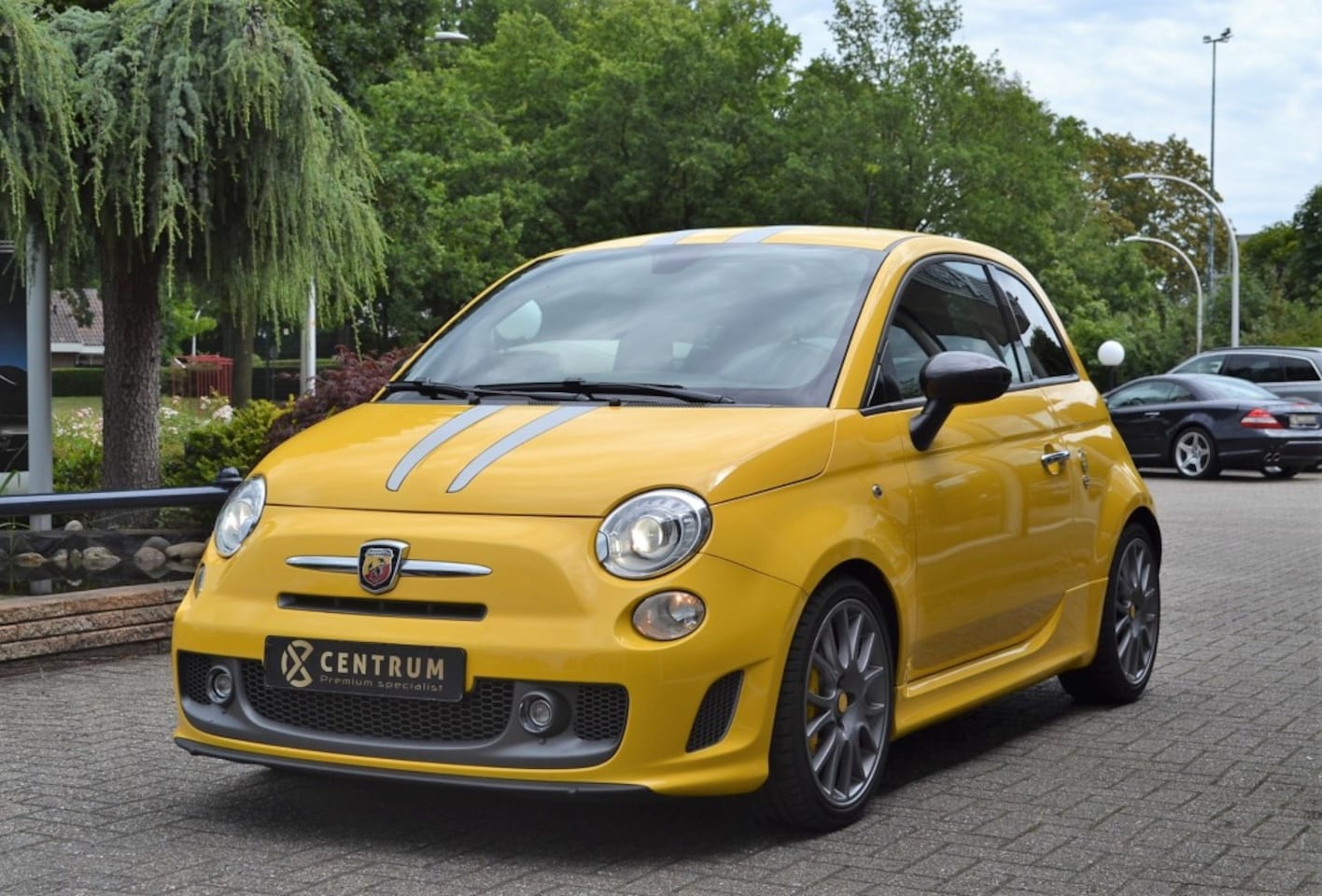 Abarth 695 - Abarth 695 Tributo Ferrari collector item - AutoWereld.nl