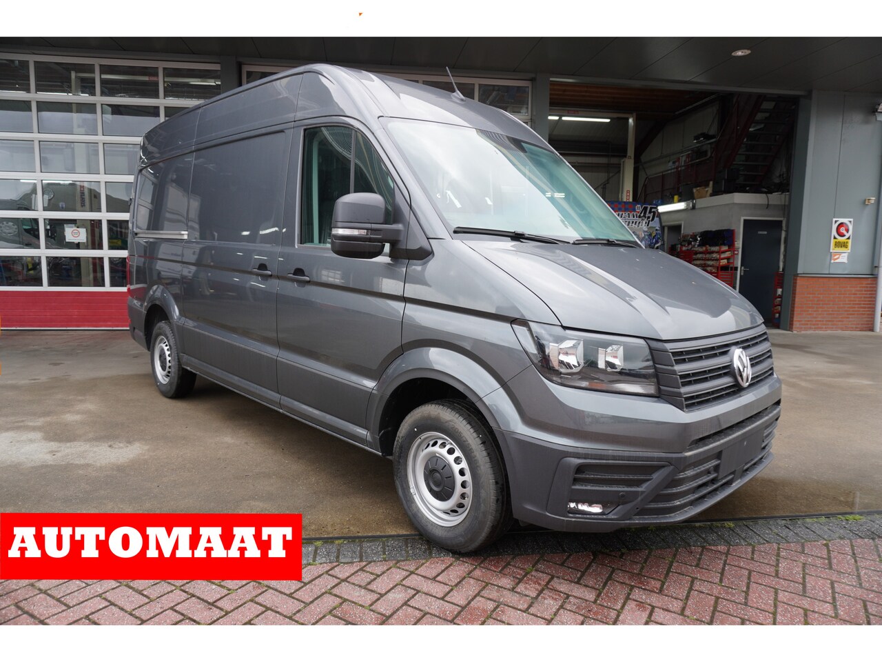 Volkswagen Crafter - 35 2.0 TDI 141 PK L3H3 Automaat Nr. V032 | Airco | Cruise | Navi - AutoWereld.nl