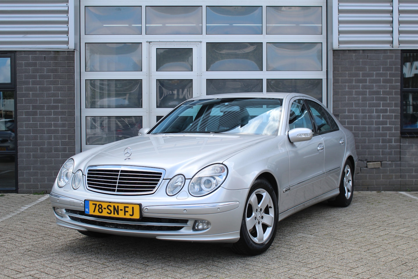 Mercedes-Benz E-klasse - 240 Avantgarde / Xenon / Navigatie / Trekhaak / N.A.P. - AutoWereld.nl