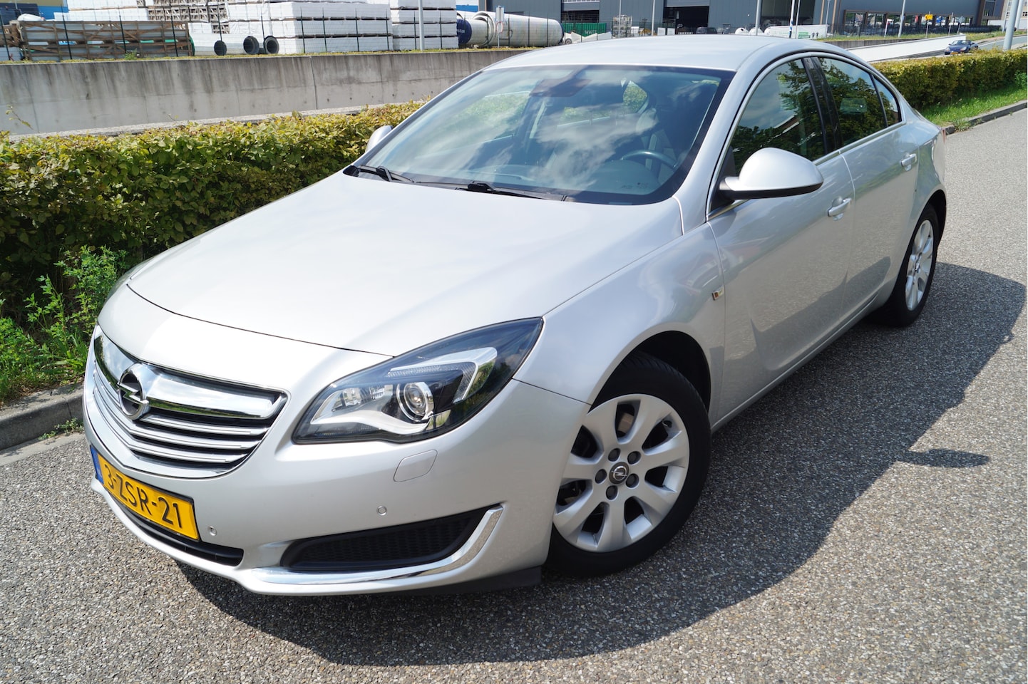 Opel Insignia - 1.6 T Cosmo | Clima | Xenon | PDC | Trekhaak - AutoWereld.nl