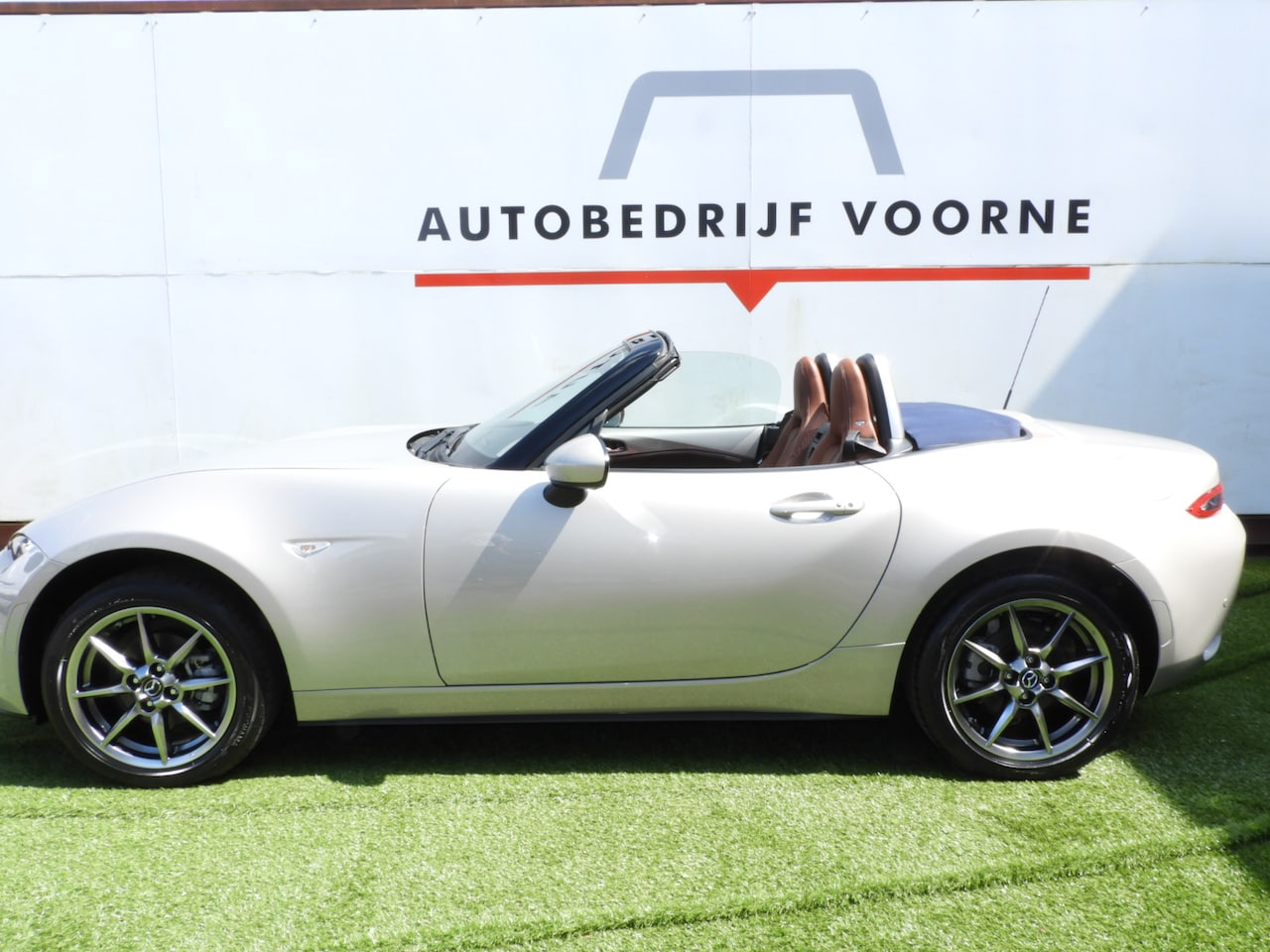 Mazda MX-5 - Roadster 1.5 Skyactiv-G 132pk Kazari - AutoWereld.nl