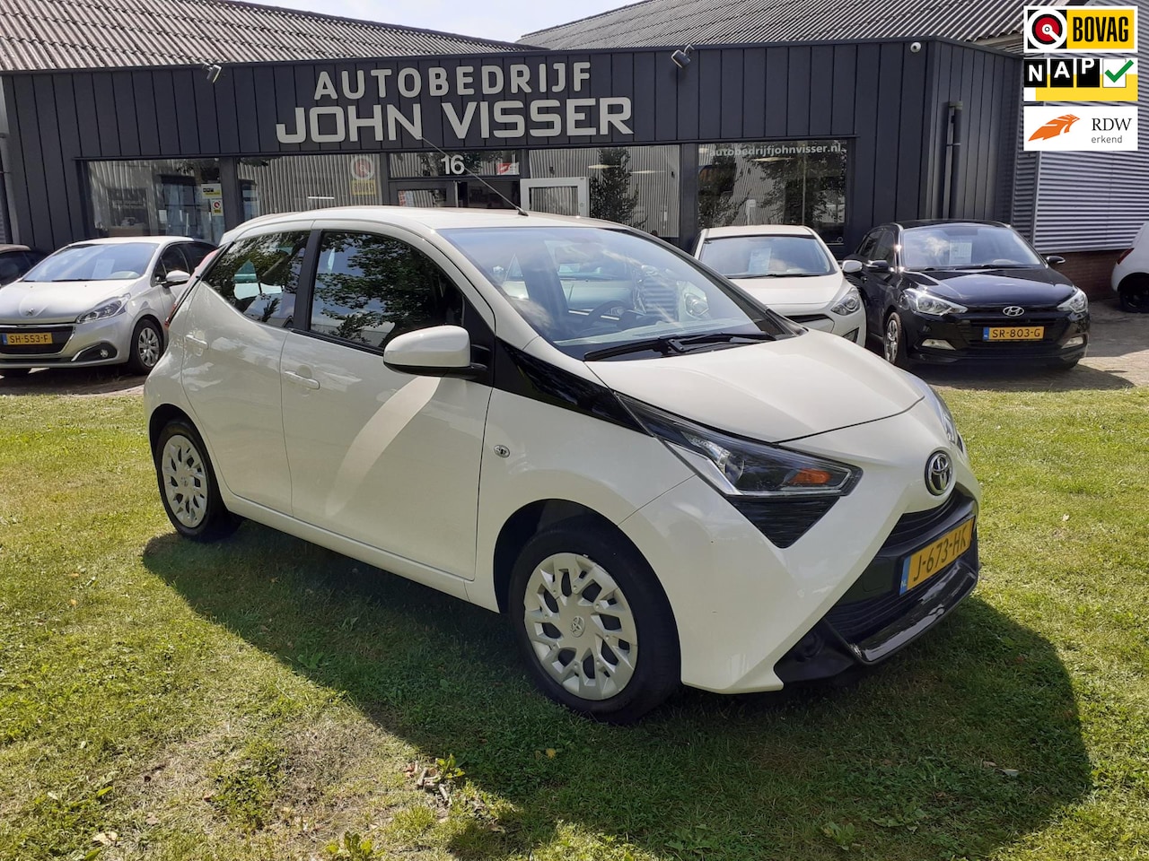 Toyota Aygo - 1.0 VVT-i x-play *Cruise*Camera*Carplay*Zuinig!* - AutoWereld.nl