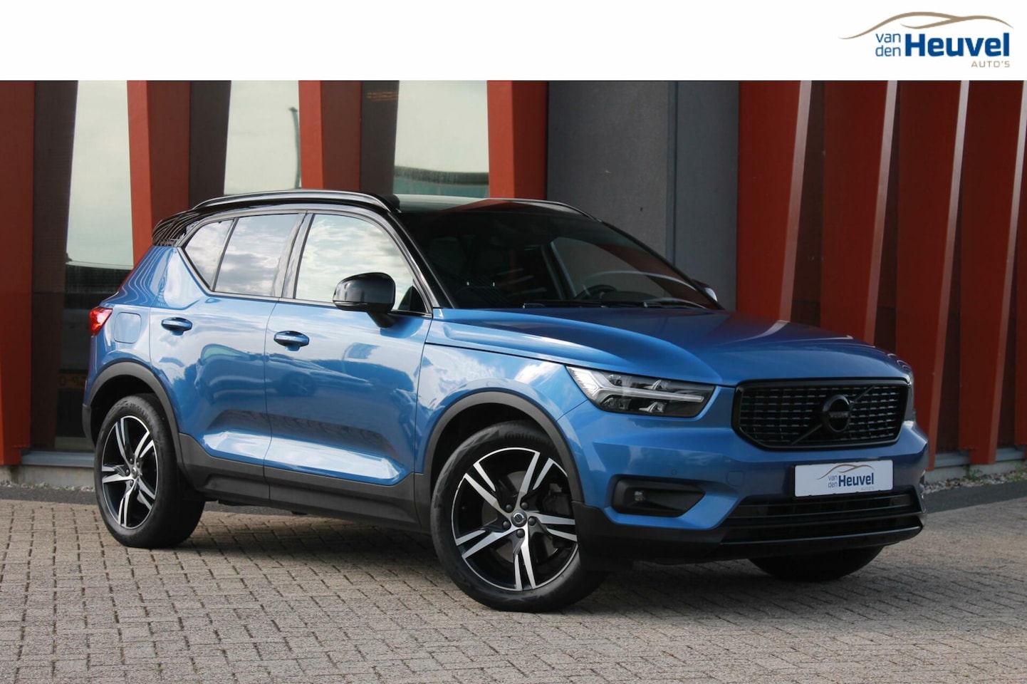 Volvo XC40 - 1.5 T5 Twin Engine R-Design |Stoelverwarming |Glossy Black | Camera | 19 Inch - AutoWereld.nl