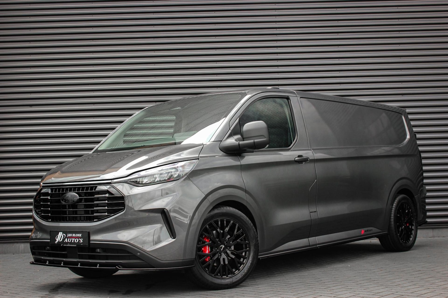 Ford Transit Custom - 300 2.0 TDCI L2H1 AUTOMAAT 136PK JB- EDITION / FULL BLACK / APPLE CARPLAY / 3- ZITS / MY20 - AutoWereld.nl