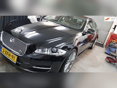 Jaguar XJ - 3.0 V6D Portfolio geheel R uitgevoerd met extra pk plus GPS echt een bom 20 inch velgen te