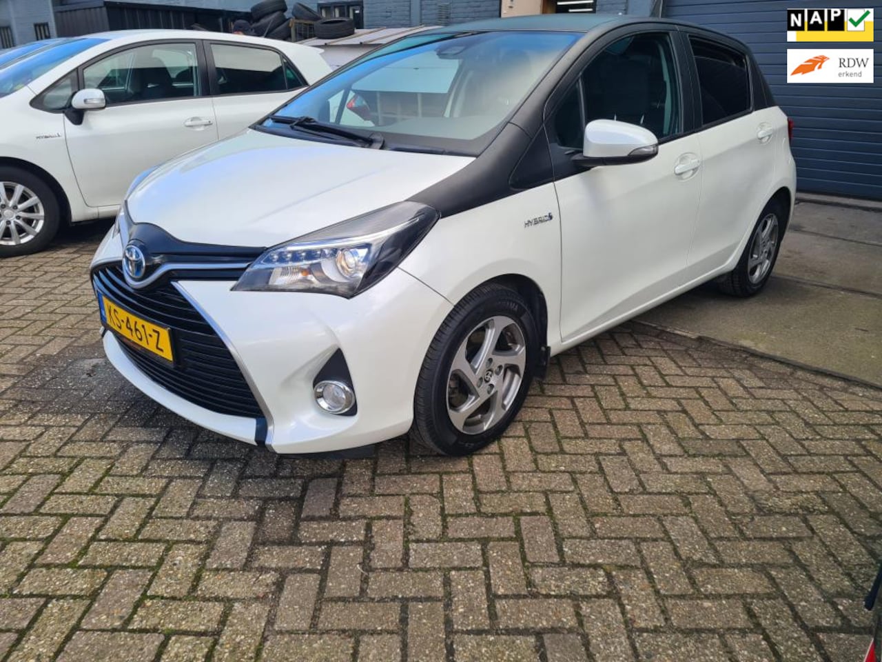 Toyota Yaris - 1.5 Hybrid Trend Bi-Tone 46k km NAP GARANTIE - AutoWereld.nl