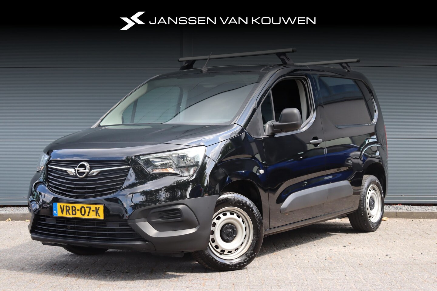 Opel Combo - 1.5D 100 pk L1H1 Edition / Airco / Parkeersensoren / Dealer onderhouden - AutoWereld.nl