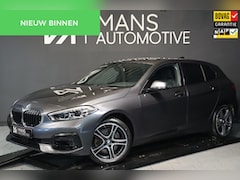 BMW 1-serie - 120i / KEYLESS / LIVE COCKPIT / LEDER / DODEHOEK / CARPLAY / SFEERVERLICHTING